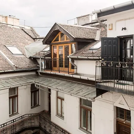Cecile's Central, Gastro Str, Wifi, 2 Bed And 2 Bathrooms Lejlighed Budapest