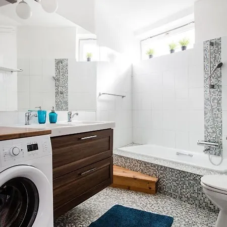 Lejlighed Cecile's Central, Gastro Str, Wifi, 2 Bed And 2 Bathrooms *