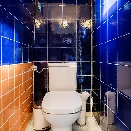 Cecile's Central, Gastro Str, Wifi, 2 Bed And 2 Bathrooms *