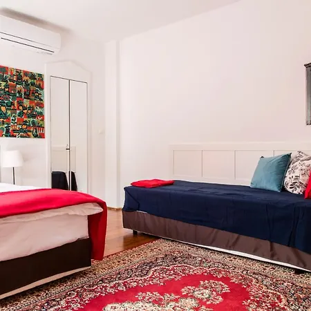 Cecile's Central, Gastro Str, Wifi, 2 Bed And 2 Bathrooms *
