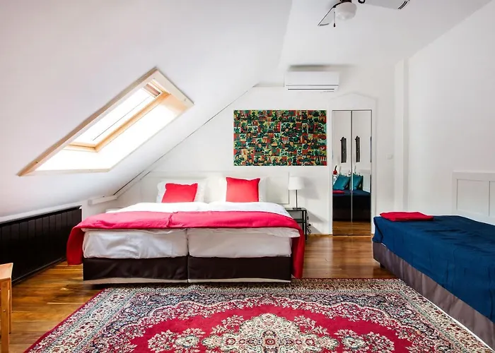 Apartament Cecile's Central, Gastro Str, Wifi, 2 Bed And 2 Bathrooms