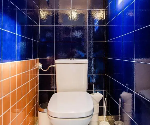 Cecile's Central, Gastro Str, Wifi, 2 Bed And 2 Bathrooms *