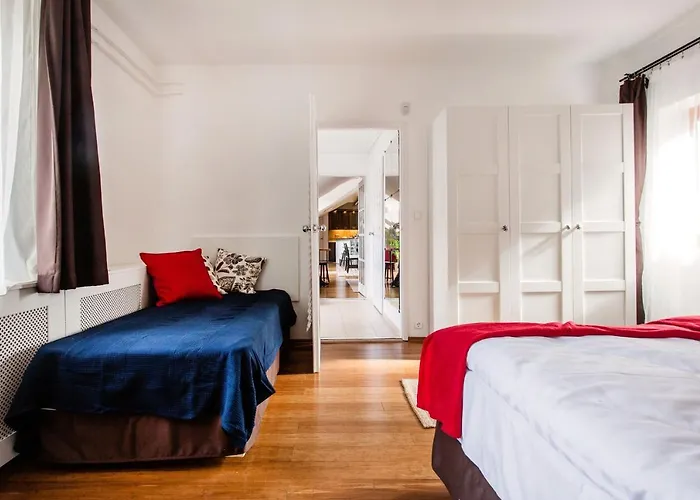 Cecile's Central, Gastro Str, Wifi, 2 Bed And 2 Bathrooms * Budapesta