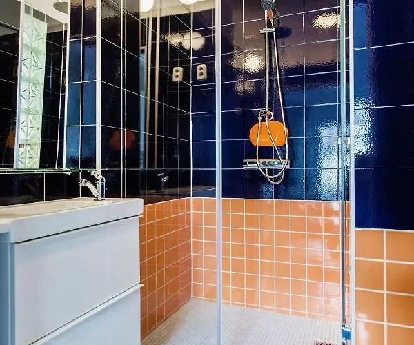 Cecile's Central, Gastro Str, Wifi, 2 Bed And 2 Bathrooms *