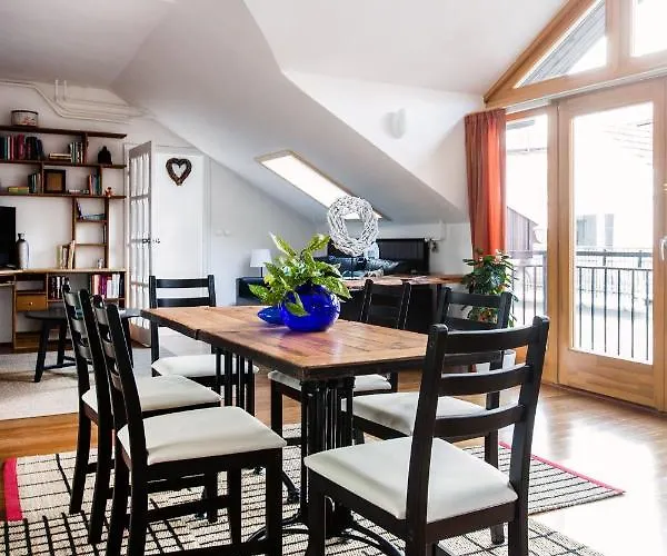 Cecile's Central, Gastro Str, Wifi, 2 Bed And 2 Bathrooms Apartament Budapesta