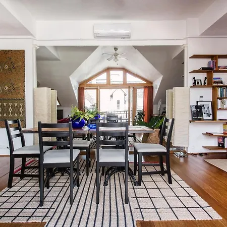 Cecile's Central, Gastro Str, Wifi, 2 Bed And 2 Bathrooms * Budapešť