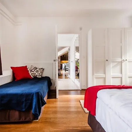 Cecile's Central, Gastro Str, Wifi, 2 Bed And 2 Bathrooms * Budapešť