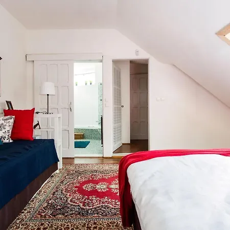 Cecile's Central, Gastro Str, Wifi, 2 Bed And 2 Bathrooms Apartmán *