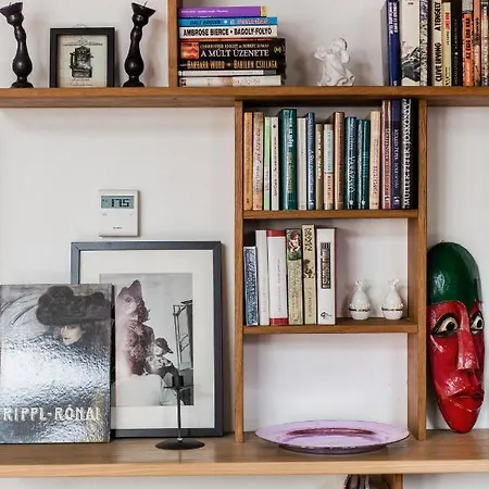 Cecile's Central, Gastro Str, Wifi, 2 Bed And 2 Bathrooms Appartement *