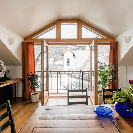 Apartmán Cecile's Central, Gastro Str, Wifi, 2 Bed And 2 Bathrooms *