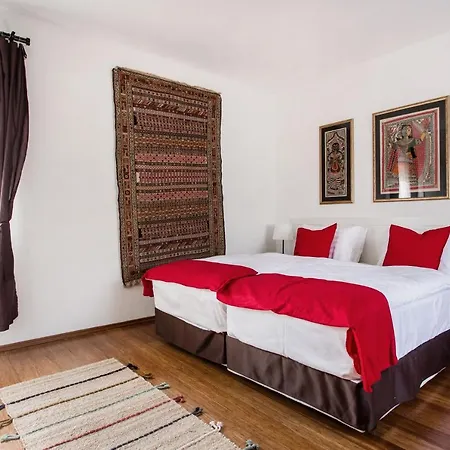Cecile's Central, Gastro Str, Wifi, 2 Bed And 2 Bathrooms Budapešť
