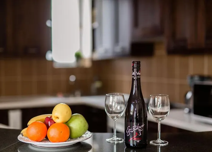 Cecile's Central, Gastro Str, Wifi, 2 Bed And 2 Bathrooms Lejlighed