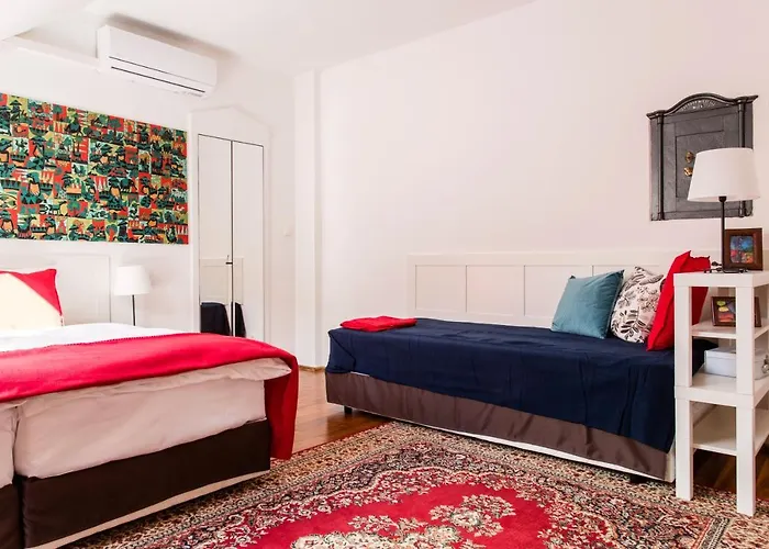 Cecile's Central, Gastro Str, Wifi, 2 Bed And 2 Bathrooms *