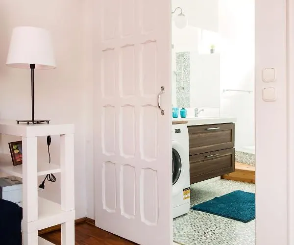 Cecile's Central, Gastro Str, Wifi, 2 Bed And 2 Bathrooms