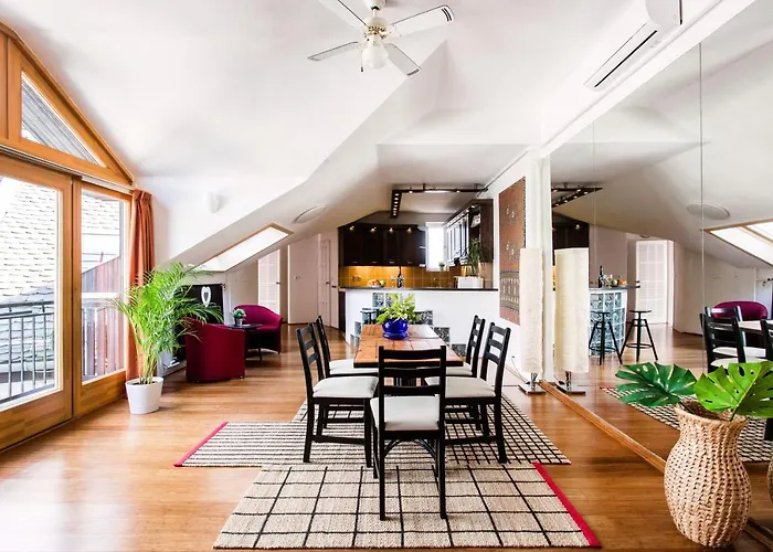 Lejlighed Cecile's Central, Gastro Str, Wifi, 2 Bed And 2 Bathrooms