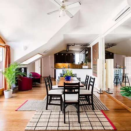 Daire Cecile's Central, Gastro Str, Wifi, 2 Bed And 2 Bathrooms