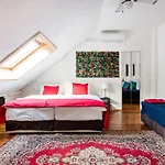 Apartment Cecile's Central, Gastro Str, Wifi, 2 Bed And 2 Bathrooms