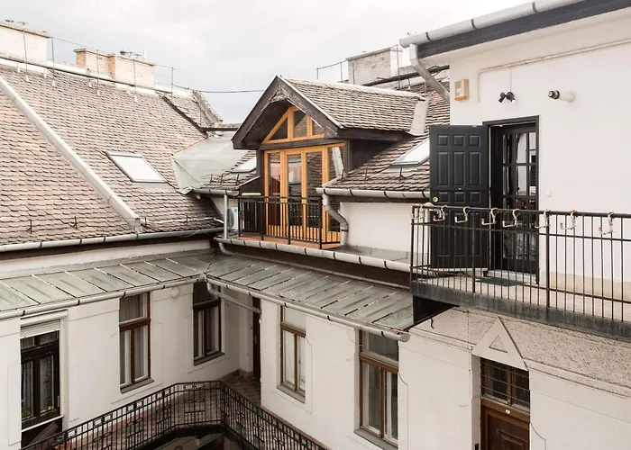 Cecile's Central, Gastro Str, Wifi, 2 Bed And 2 Bathrooms Appartement Budapest