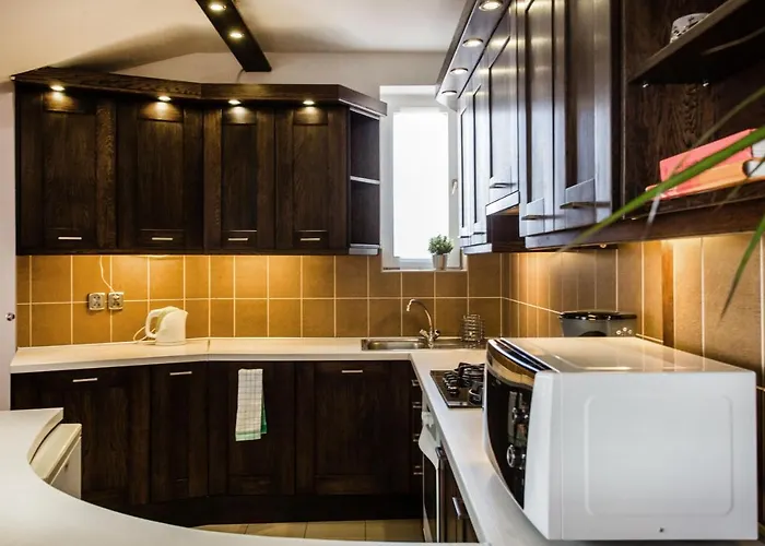 Appartement Cecile's Central, Gastro Str, Wifi, 2 Bed And 2 Bathrooms *