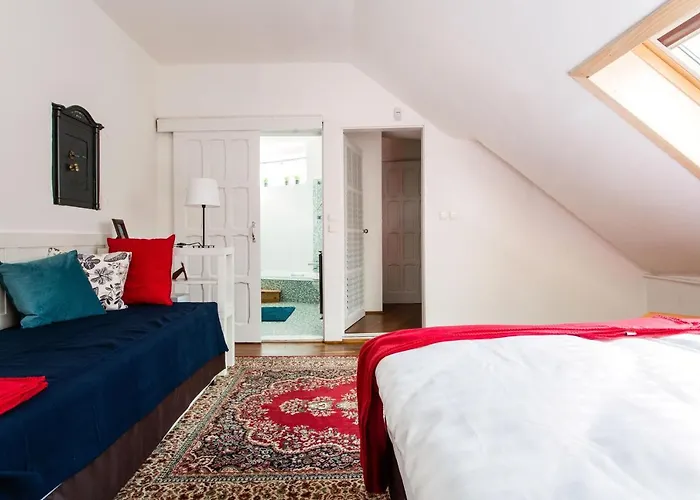 Cecile's Central, Gastro Str, Wifi, 2 Bed And 2 Bathrooms Appartement *