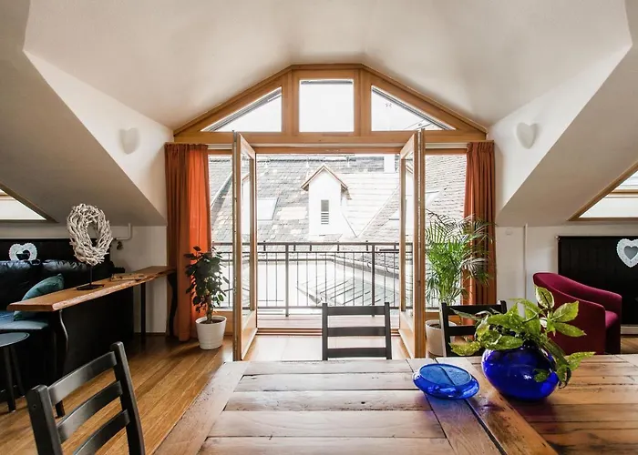 Appartement Cecile's Central, Gastro Str, Wifi, 2 Bed And 2 Bathrooms *